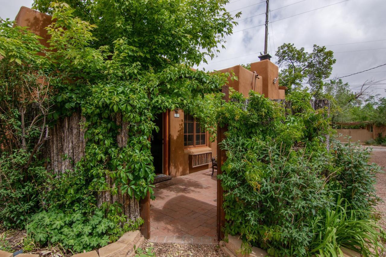 & Santa Fe